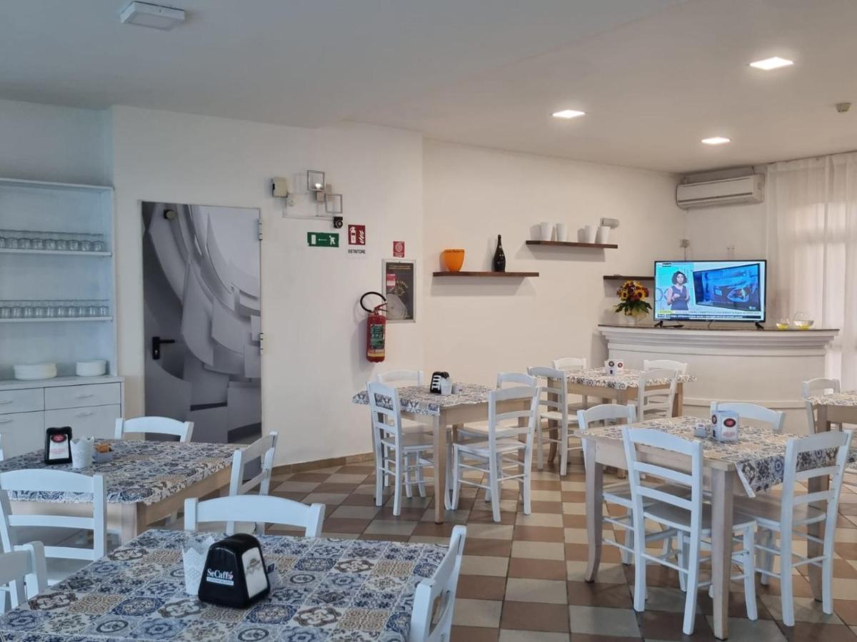 Hotel Rivabella 다볼리 외부 사진