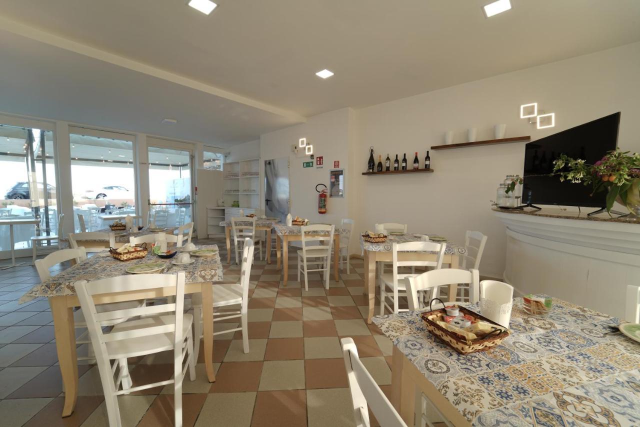Hotel Rivabella 다볼리 외부 사진
