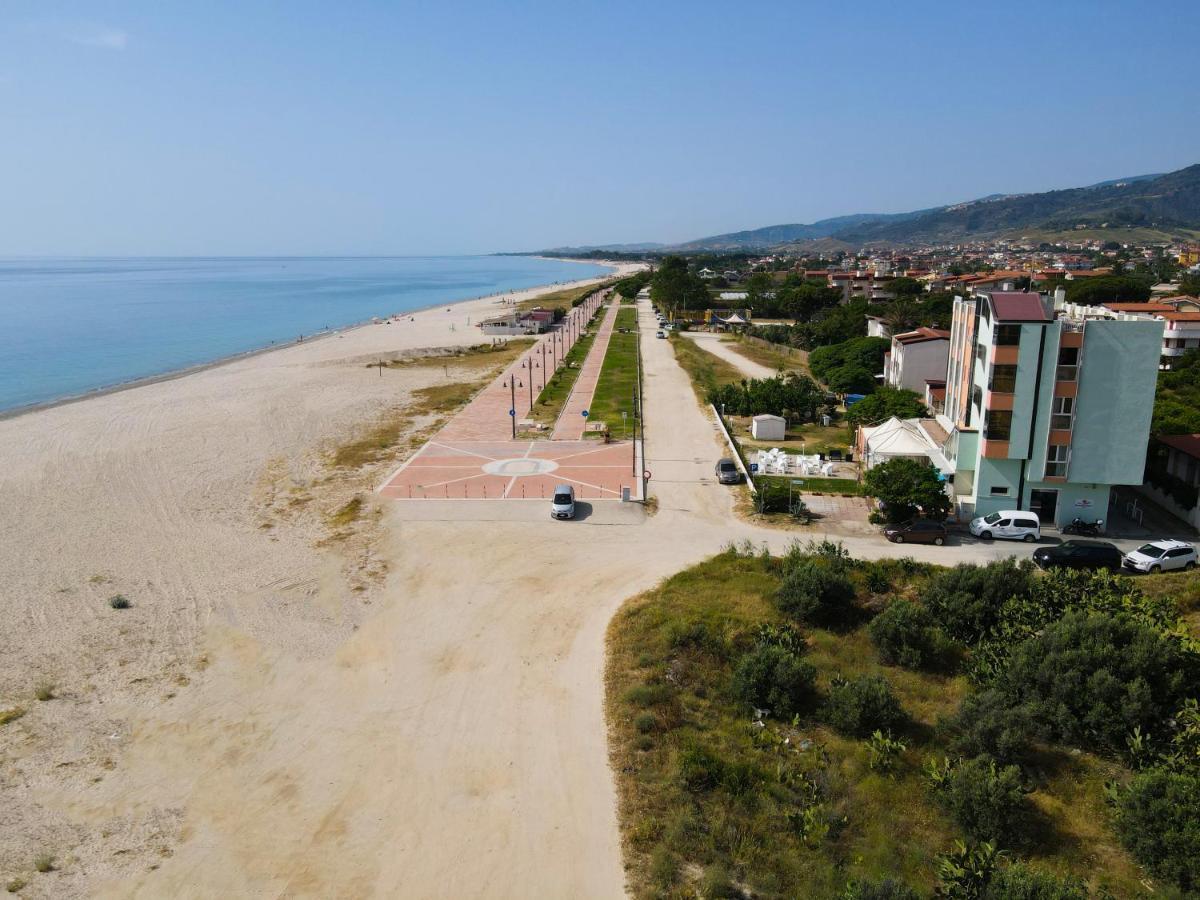 Hotel Rivabella 다볼리 외부 사진