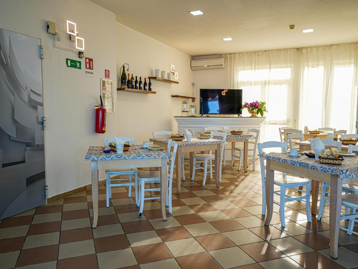 Hotel Rivabella 다볼리 외부 사진