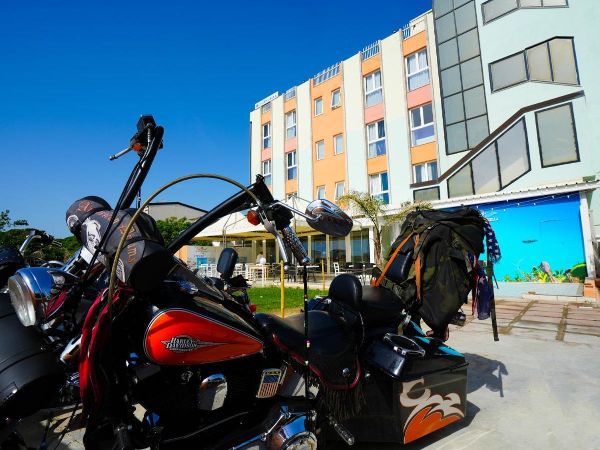 Hotel Rivabella 다볼리 외부 사진