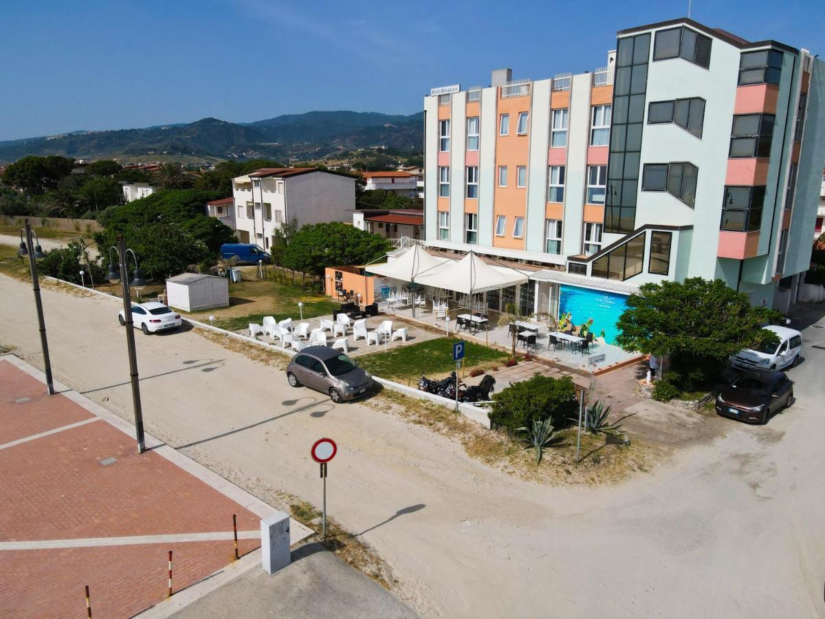 Hotel Rivabella 다볼리 외부 사진