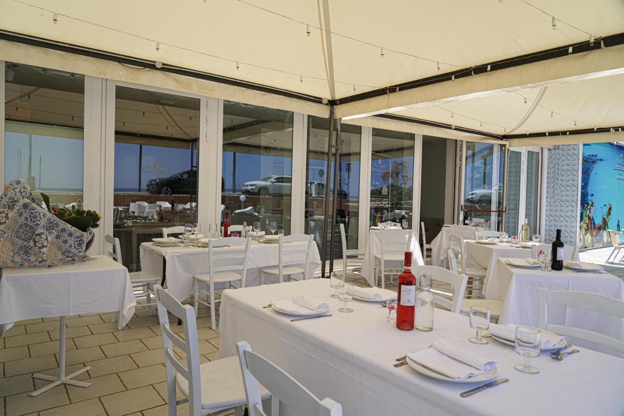 Hotel Rivabella 다볼리 외부 사진