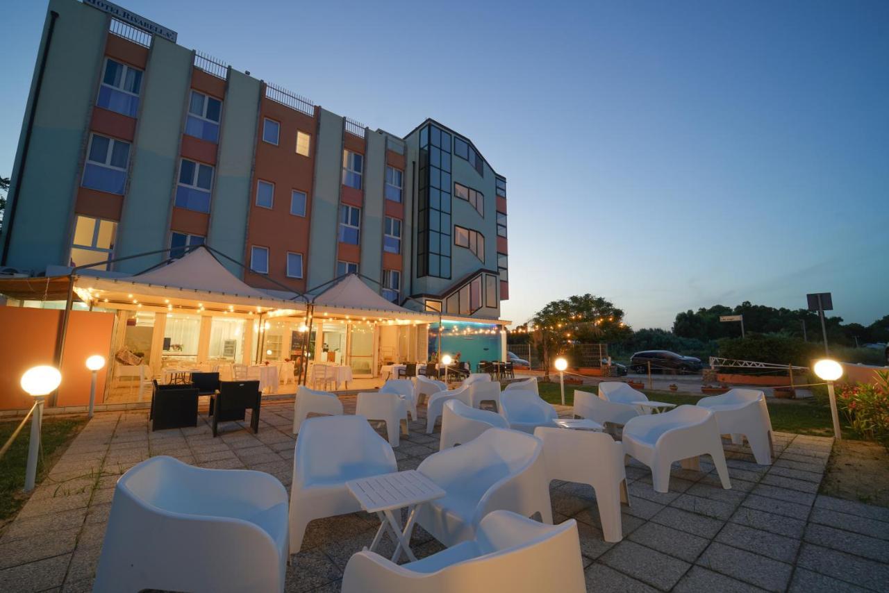 Hotel Rivabella 다볼리 외부 사진