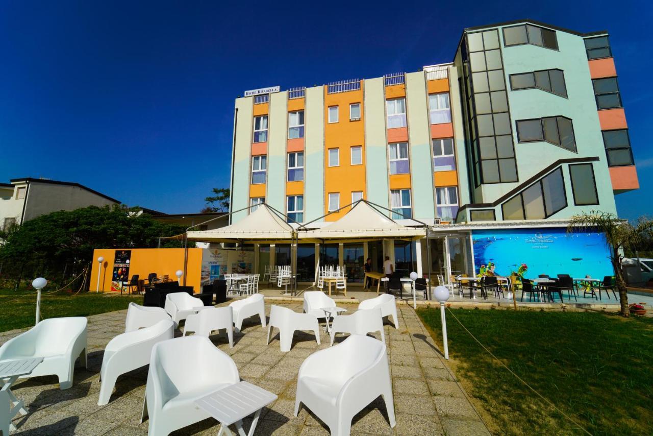 Hotel Rivabella 다볼리 외부 사진